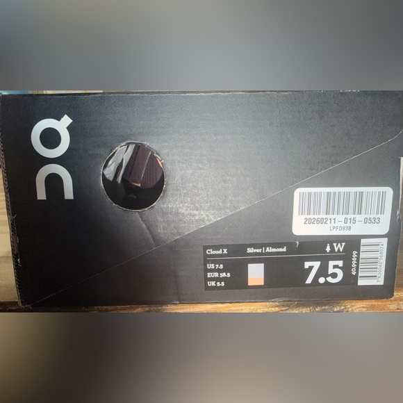 OnCloud X- Running Beige and Peach Sneakers - Picture 5 of 5